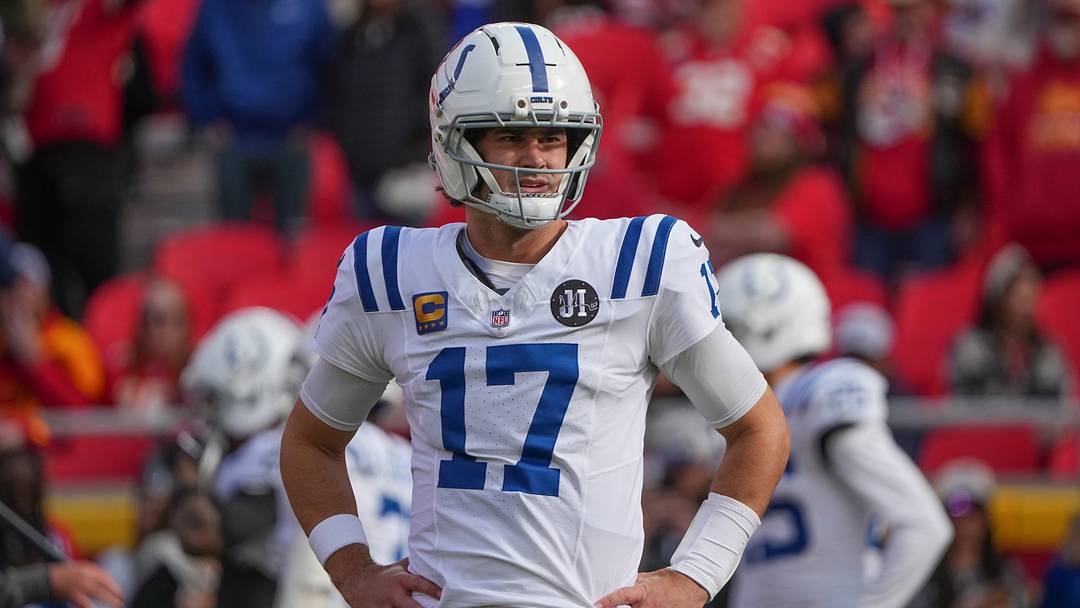 Indianapolis Colts quarterback Daniel Jones (17) warms up against the Kansas City Chiefs prior to a game at GEHA Field at Arrowhead Stadium. Indianapolis Colts quarterback Daniel Jones (17) warms up against the Kansas City Chiefs prior to a game at GEHA Field at Arrowhead Stadium.