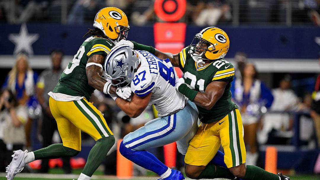 Sep 28, 2025; Arlington, Texas, USA; Dallas Cowboys tight end Jake Ferguson (87) catches a pass for a touchdown in front of Green Bay Packers cornerback Nate Hobbs (21) during the game between the Dallas Cowboys and the Green Bay Packers at AT&T Stadium. Mandatory Credit: Jerome Miron-Imagn Images Sep 28, 2025; Arlington, Texas, USA; Dallas Cowboys tight end Jake Ferguson (87) catches a pass for a touchdown in front of Green Bay Packers cornerback Nate Hobbs (21) during the game between the Dallas Cowboys and the Green Bay Packers at AT&T Stadium. Mandatory Credit: Jerome Miron-Imagn Images