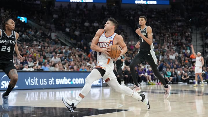 Mar 23, 2024; San Antonio, Texas, USA;  Phoenix Suns guard Grayson Allen (8) drives in against San