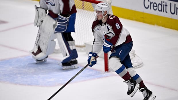 Hockey player in white unifor