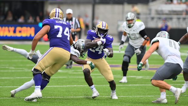 Washington Huskies running back Adam Mohammed (24) carries the ball against the Eastern Michigan Eagles during the second hal