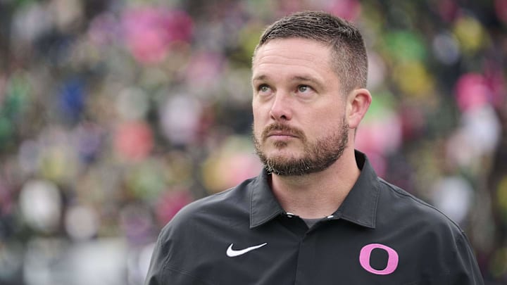 Oct 22, 2022; Eugene, Oregon, USA; Oregon Ducks head coach Dan Lanning watches the clock during the second half against the UCLA Bruins at Autzen Stadium. The Ducks won the game 45-30. Oct 22, 2022; Eugene, Oregon, USA; Oregon Ducks head coach Dan Lanning watches the clock during the second half against the UCLA Bruins at Autzen Stadium. The Ducks won the game 45-30.