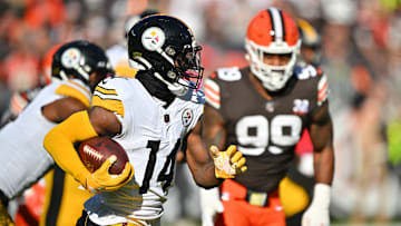 Pittsburgh Steelers v Cleveland Browns