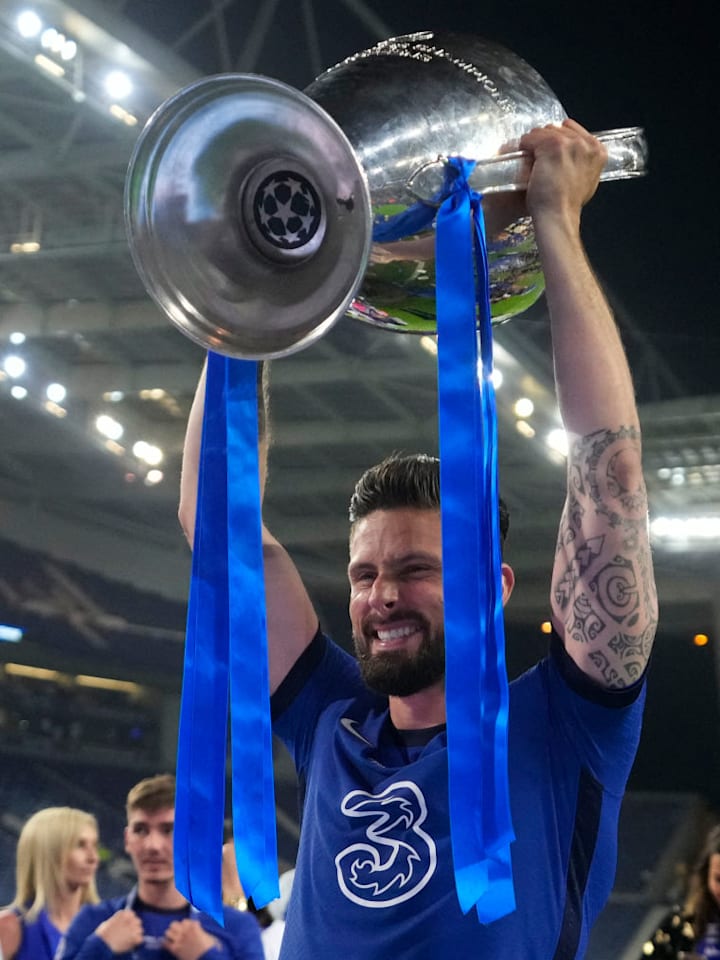 FBL-EUR-C1-MAN CITY-CHELSEA-TROPHY