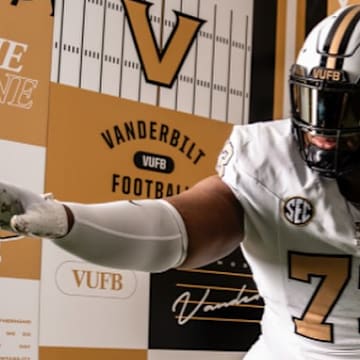 2026 3-Star OL Pulelei'ite Primus during his official visit to Nashville on April 18