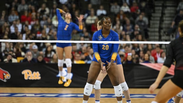 ittsburg Panthers Chiamaka Nwokolo (20) waits on a serve against the Louisville Cardinals