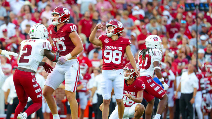 Oklahoma Sooners place kicker Tyler Keltner 