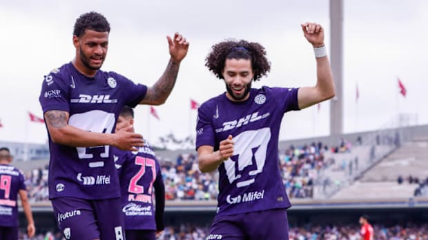 Chino Huerta con los Pumas