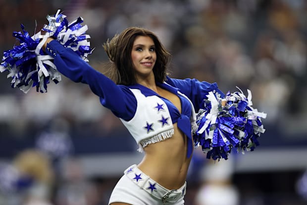 Dallas Cowboys cheerleader