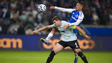 Grêmio e Cruzeiro se enfrentam no gramado da Arena