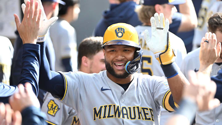 The Milwaukee Brewers are favored on Monday.