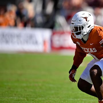 Oct 11, 2025; Dallas, Texas, USA; Texas Longhorns defensive end Colin Simmons (1) during the game between the Texas Longhorns and the Oklahoma Sooners at the Cotton Bowl. Mandatory Credit: Jerome Miron-Imagn Images