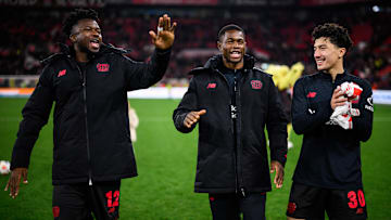 Christian Kofane (mi.) überzeugt bislang bei Bayer Leverkusen