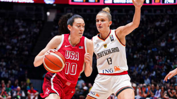 Breanna Stewart, Leonie Fiebich