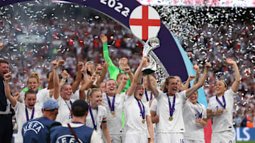 Leah Williamson era a capitã na conquista em 2022