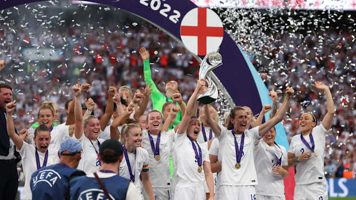 Leah Williamson era a capitã na conquista em 2022 Leah Williamson era a capitã na conquista em 2022
