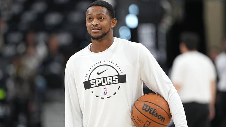 Apr 28, 2026; San Antonio, Texas, USA; San Antonio Spurs guard De’Aaron Fox (4) warms up before game five of the first round of the 2026 NBA Playoffs against the Portland Trail Blazers at Frost Bank Center. Mandatory Credit: Scott Wachter-Imagn Images