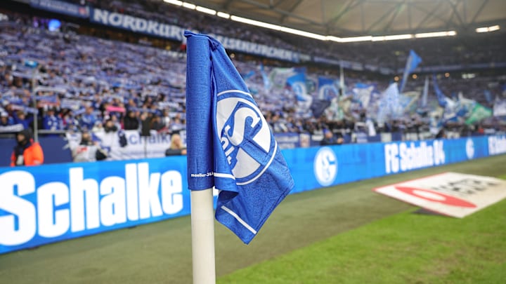 Das neue Auswärtstrikot von Schalke 04 wurde veröffentlicht Das neue Auswärtstrikot von Schalke 04 wurde veröffentlicht