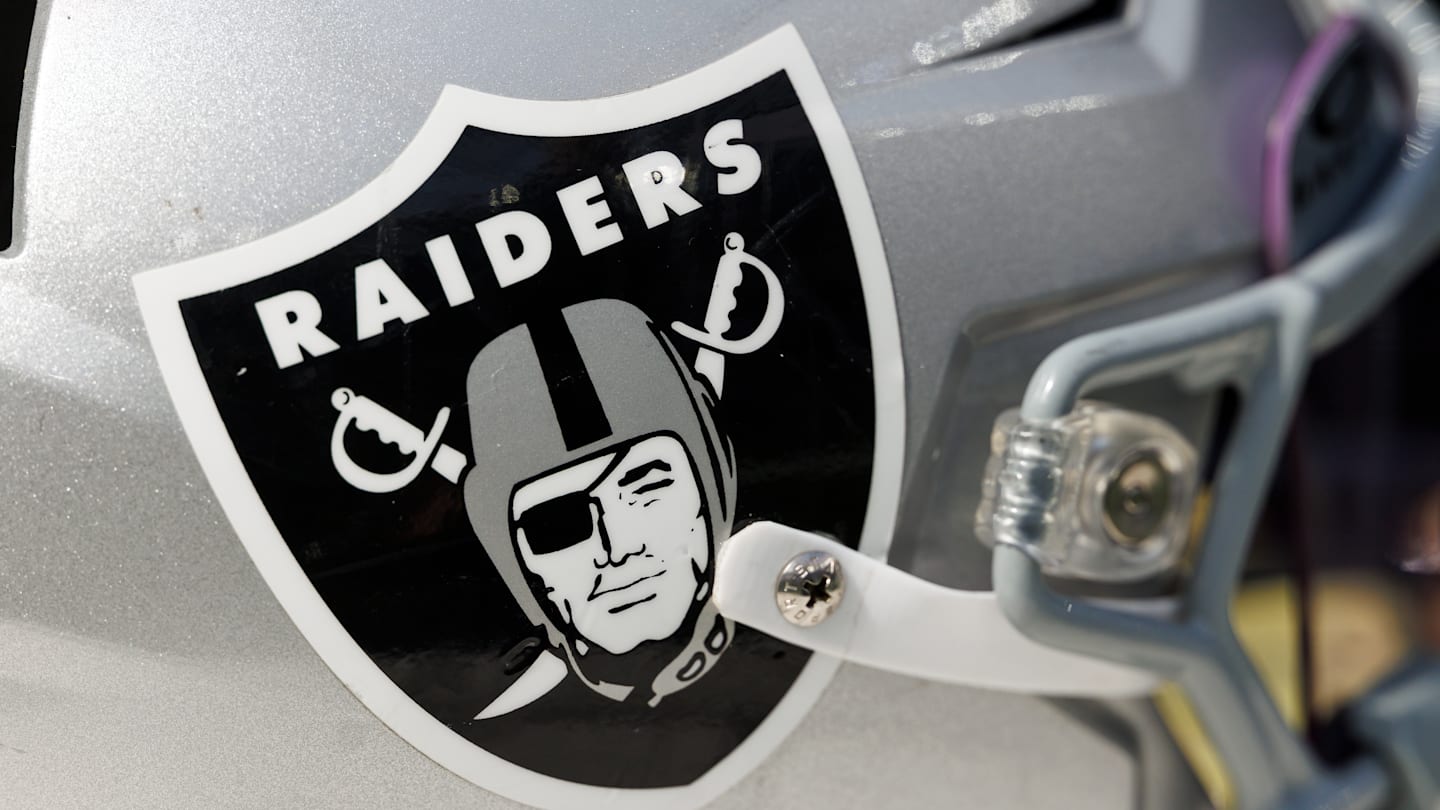 突襲者隊增加了未來的四分衛，並在 2024 年 NFL 模擬選秀三輪比賽中為他提供武器