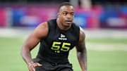 Feb 27, 2025; Indianapolis, IN, USA; South Carolina defensive lineman Kyle Kennard (DL55) participates in drills during the 2025 NFL Combine at Lucas Oil Stadium. Mandatory Credit: Kirby Lee-Imagn Images