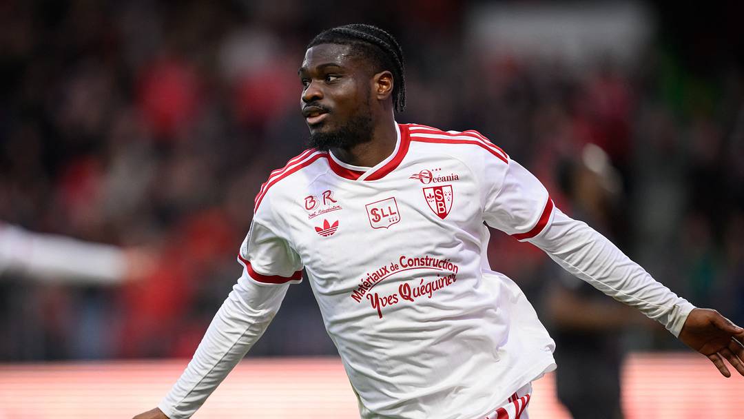 Dina Ebimbe im Trikot von Stade Brest. Dina Ebimbe im Trikot von Stade Brest.