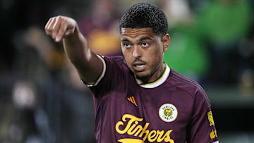 Portland Timbers midfielder Evander (10)  