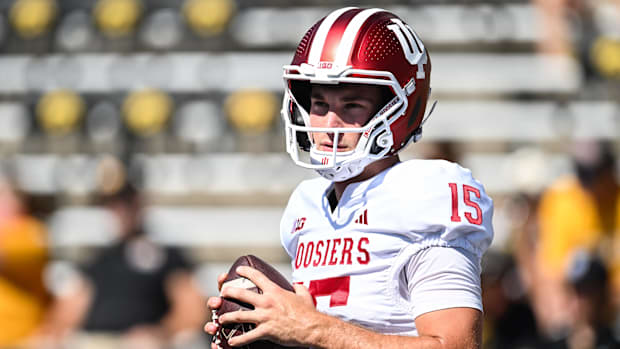 oregon ducks dante moore heisman trophy big ten college football quarterback dan lanning indiana hoosiers fernando mendoza