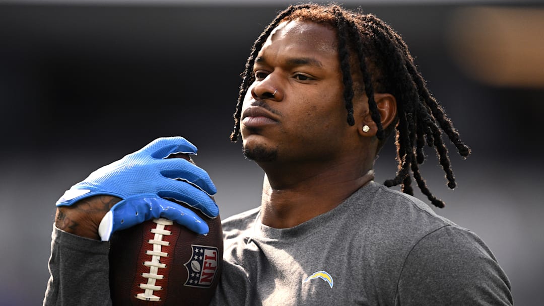Nov 12, 2023; Inglewood, California, USA; Los Angeles Chargers tight end Gerald Everett (7) warms up before the game against the Detroit Lions at SoFi Stadium. Mandatory Credit: Orlando Ramirez-Imagn Images