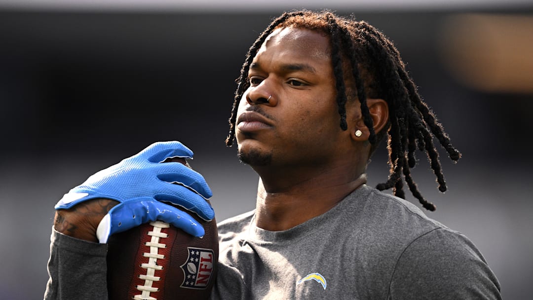 Nov 12, 2023; Inglewood, California, USA; Los Angeles Chargers tight end Gerald Everett (7) warms up before the game against the Detroit Lions at SoFi Stadium. Mandatory Credit: Orlando Ramirez-Imagn Images