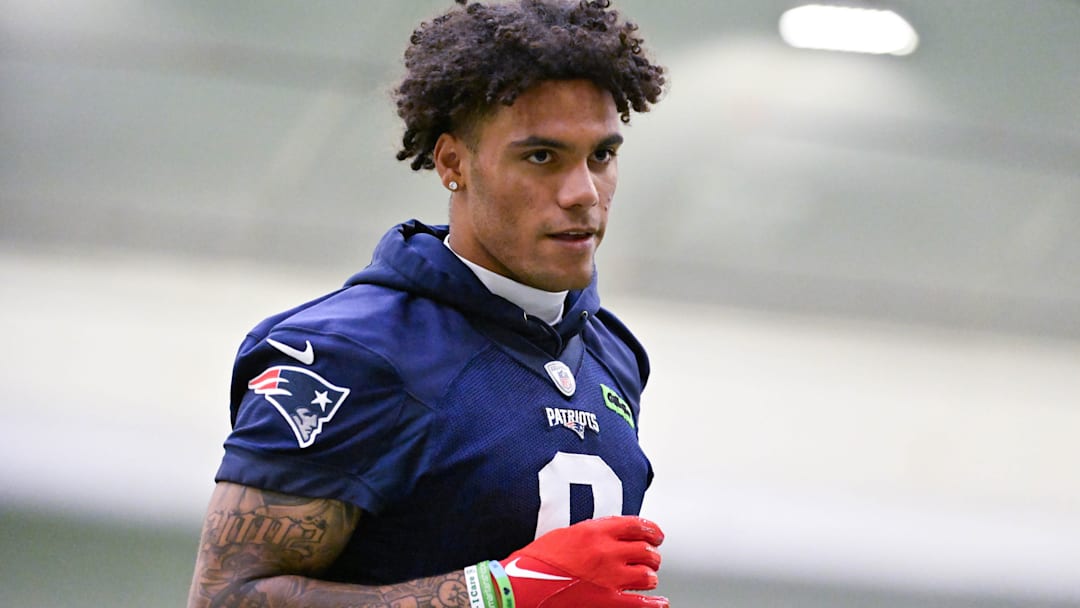 New England Patriots cornerback Christian Gonzalez (0) jogs to the sideline during minicamp held in the WIN Field House at Gillette Stadium.
