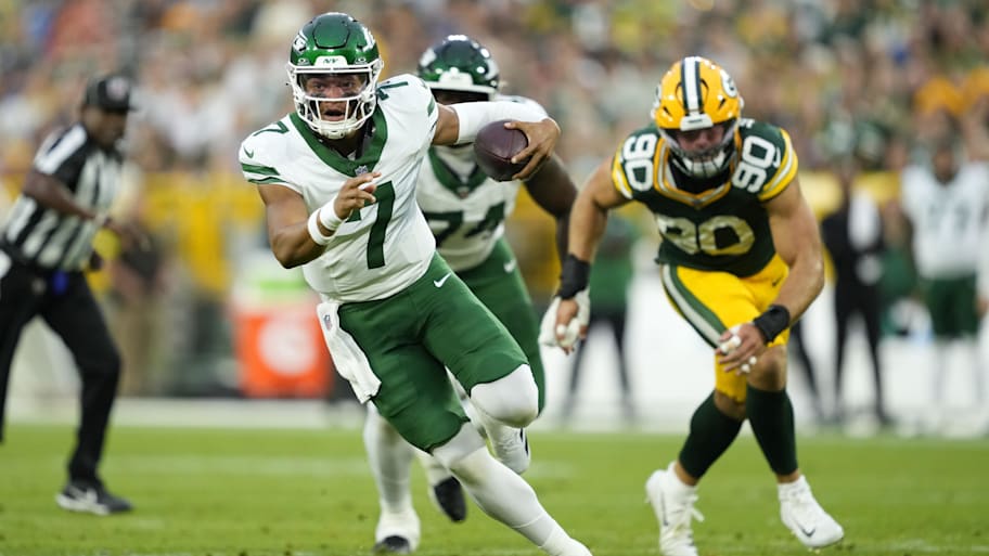 Justin Fields looked good in his preseason debut for the New York Jets. | Kayla Wolf-Imagn Images