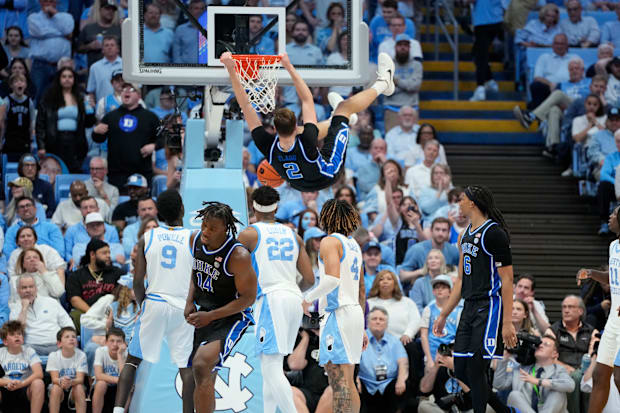 Flagg dunks against North Carolina on Saturday.