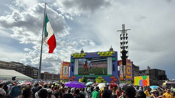 En el Fan Festival del Zócalo de la Ciudad de México podrás seguir la transmisión de México vs Chequia. En el Fan Festival del Zócalo de la Ciudad de México podrás seguir la transmisión de México vs Chequia.