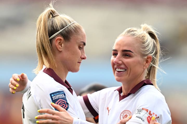 Steph Houghton, Alex Greenwood