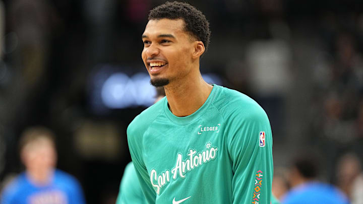 Wembanyama and the Spurs are looking for its third victory of the season over the defending-champion Thunder. 