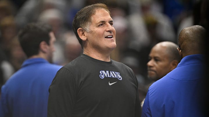 Mark Cuban said the Mavericks aren’t planning to trade Anthony Davis.