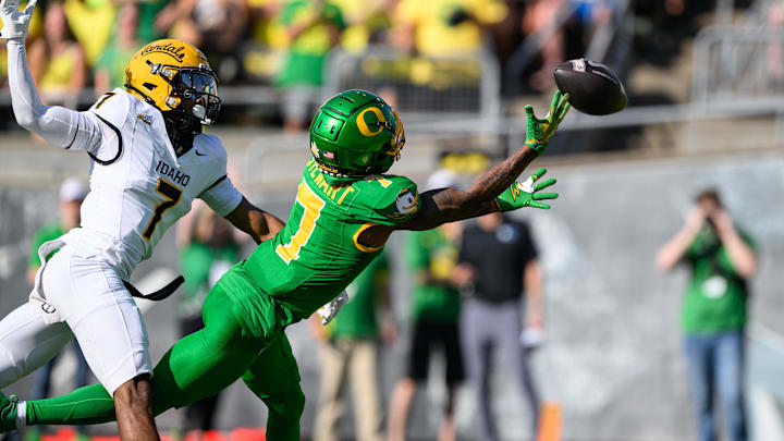 Aug 31, 2024; Eugene, Oregon, USA; Oregon Ducks wide receiver Evan Stewart (7) just misses a reception during the first quarter against the Idaho Vandals at Autzen Stadium. Mandatory Credit: Craig Strobeck-Imagn Images