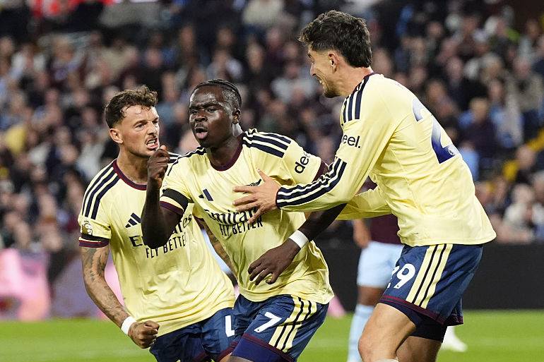 arsenal celebrate goal