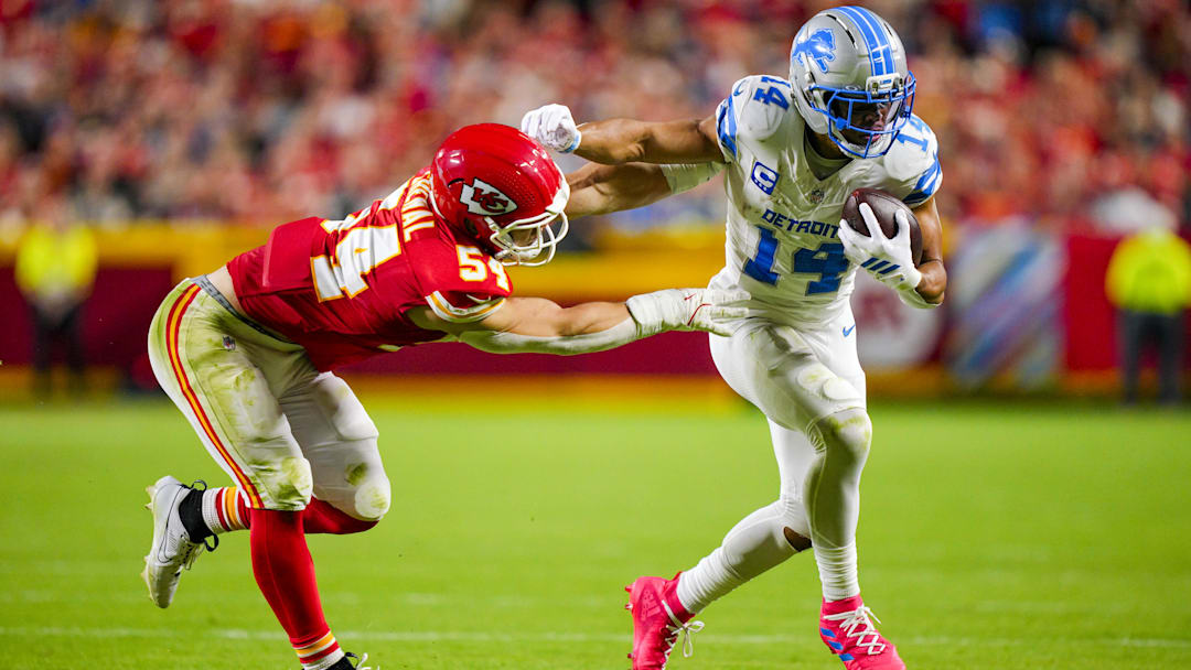 Chiefs linebacker Leo Chenal tries to drag down Chiefs receiver Amon-Ra St. Brown.