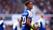 Chelsea dan Ipswich Town menjalani negosiasi terkait transfer Omari Hutchinson.