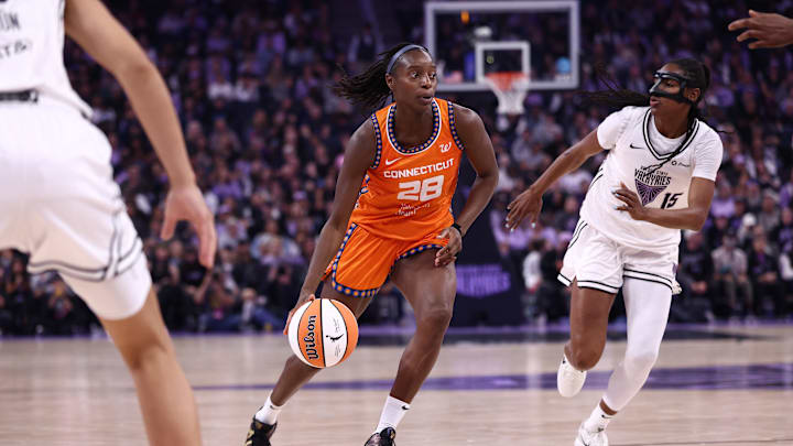Aug 11, 2025; San Francisco, California, USA; Connecticut Sun guard Migna Toure (28) drives in against Golden State Valkyries guard Tiffany Hayes (15) during the second quarter at Chase Center. Aug 11, 2025; San Francisco, California, USA; Connecticut Sun guard Migna Toure (28) drives in against Golden State Valkyries guard Tiffany Hayes (15) during the second quarter at Chase Center.