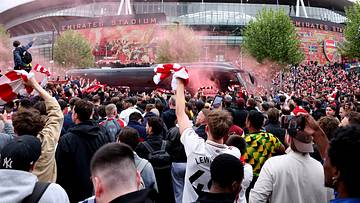 Le bus d'Arsenal a été accueilli comme il se doit. Le bus d'Arsenal a été accueilli comme il se doit.