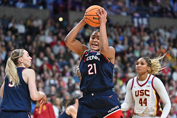 UConn forward Sarah Strong steals the inbounds pass against USC in the Elite Eight. 