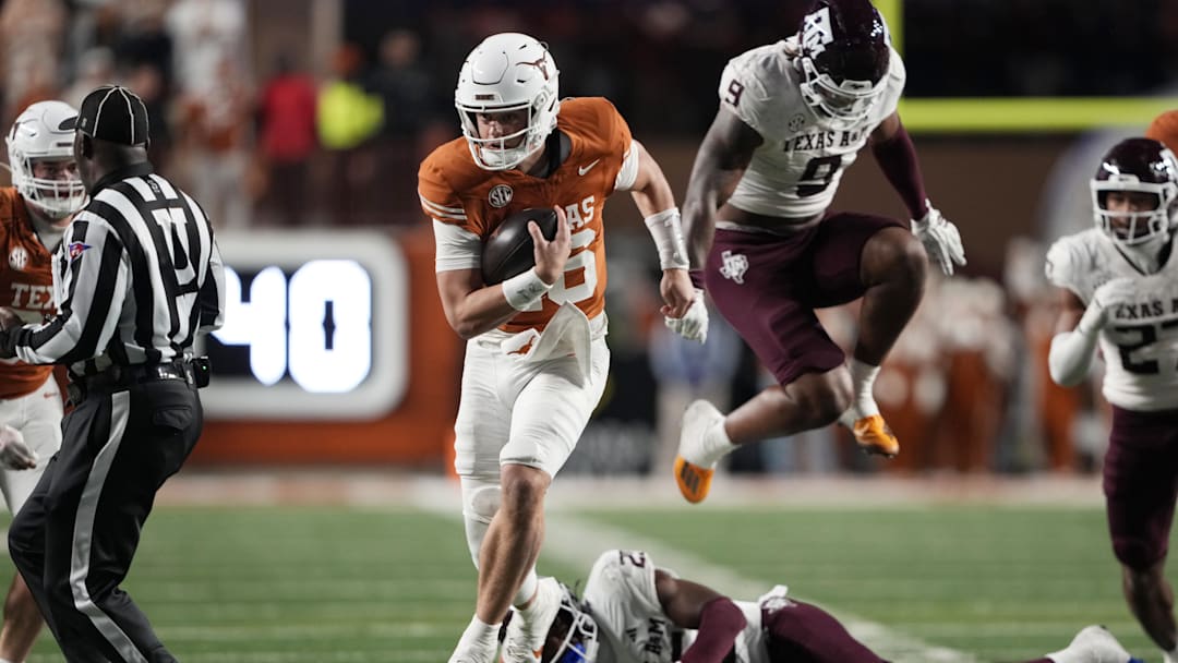 Nov 28, 2025; Austin, Texas, USA; Texas Longhorns quarterback Arch Manning keeps the ball and runs for a touchdown during the second half against the Texas A&M Aggies at Darrell K Royal-Texas Memorial Stadium. Mandatory Credit: Scott Wachter-Imagn Images Nov 28, 2025; Austin, Texas, USA; Texas Longhorns quarterback Arch Manning keeps the ball and runs for a touchdown during the second half against the Texas A&M Aggies at Darrell K Royal-Texas Memorial Stadium. Mandatory Credit: Scott Wachter-Imagn Images