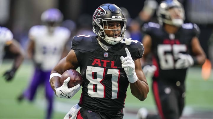 Nov 5, 2023; Atlanta, Georgia, USA; Atlanta Falcons tight end Jonnu Smith (81) runs for a touchdown after a catch against the Minnesota Vikings during the second half at Mercedes-Benz Stadium. Mandatory Credit: Dale Zanine-USA TODAY Sports