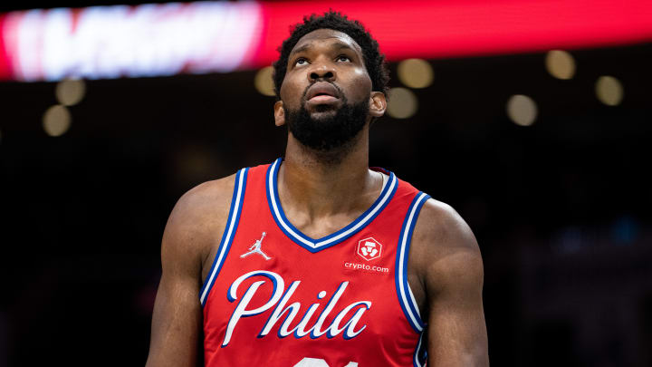 Embiid salió con problemas físicos del encuentro ante el Jazz