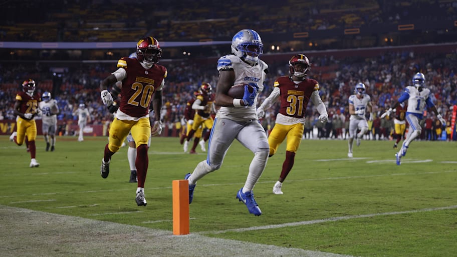 Jahmyr Gibbs running free for a touchdown.