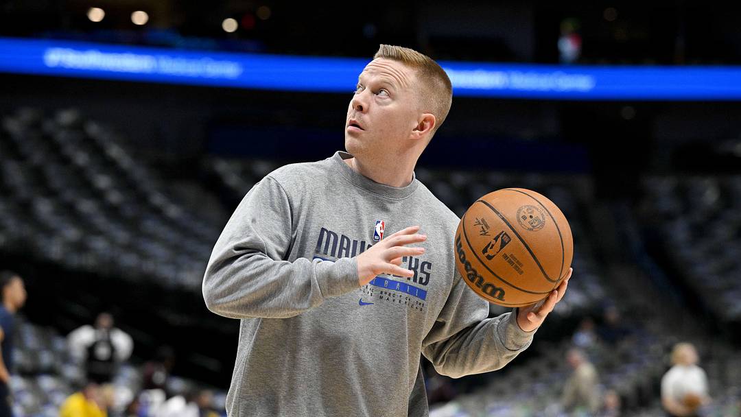 Feb 28, 2023; Dallas, Texas, USA; Dallas Mavericks assistant coach Sean Sweeney during warmups before the game between the Dallas Mavericks and the Indiana Pacers the American Airlines Center. Mandatory Credit: Jerome Miron-Imagn Images