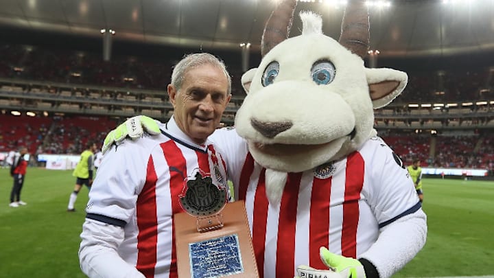 Ignacio "Cuate" Calderón, cuando recibió un homenaje de las Chivas en 2018