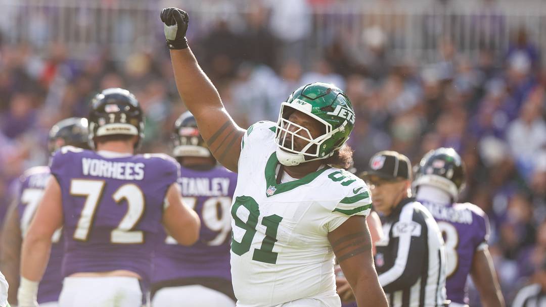 Nov 23, 2025; Baltimore, Maryland, USA; New York Jets defensive tackle Jowon Briggs (91) celebrates a sack during the second quarter against the Baltimore Ravens at M&T Bank Stadium. Mandatory Credit: Peter Casey-Imagn Images Nov 23, 2025; Baltimore, Maryland, USA; New York Jets defensive tackle Jowon Briggs (91) celebrates a sack during the second quarter against the Baltimore Ravens at M&T Bank Stadium. Mandatory Credit: Peter Casey-Imagn Images